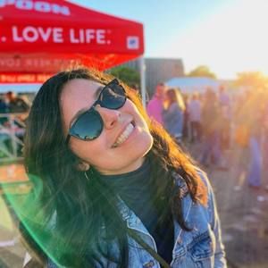 Meet your Posher, Elise